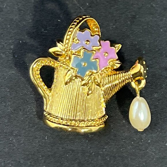 Avon You're My Favorite Hobby Scatter Gold Tone, Pearl & Enamel Lapel Pin (4306) - Picture 5 of 7